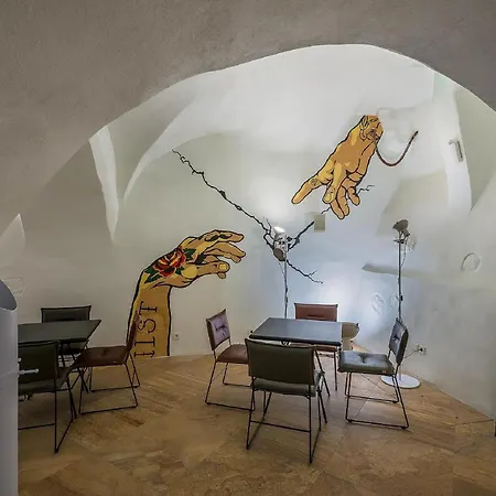 Artagonist Art Готель